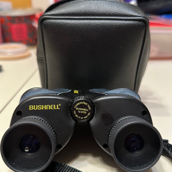 Bushnell Binoculars. 17x25 Powerview. Fov 360 feet at 1000 yards - Picture 1 of 6